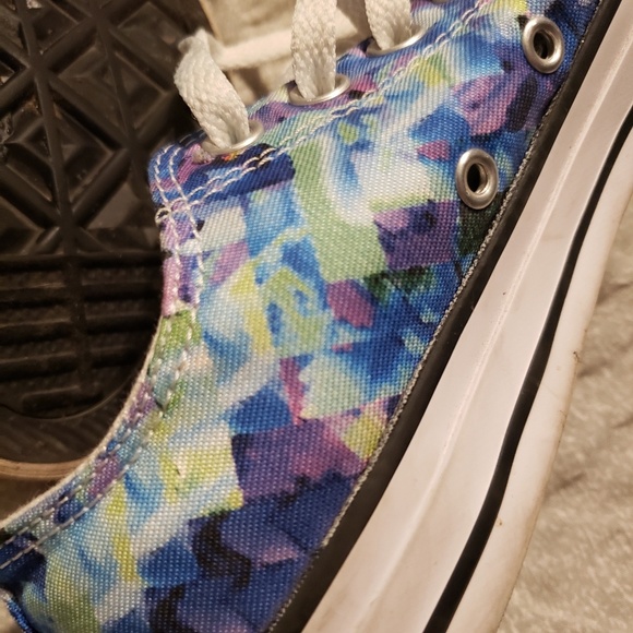 Converse - Picture 2 of 4